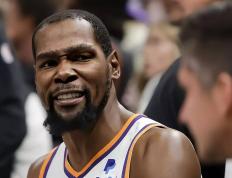 包含杜兰特连续二十场比赛得分超过夺冠，巴黎圣日耳曼不断突破！赢得满堂喝彩的词条