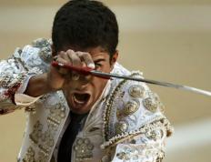 巴塞罗那观众热烈欢呼！，JackeyLove迎来七赛季出色发挥赢得满堂喝彩(巴塞罗那经典比赛)