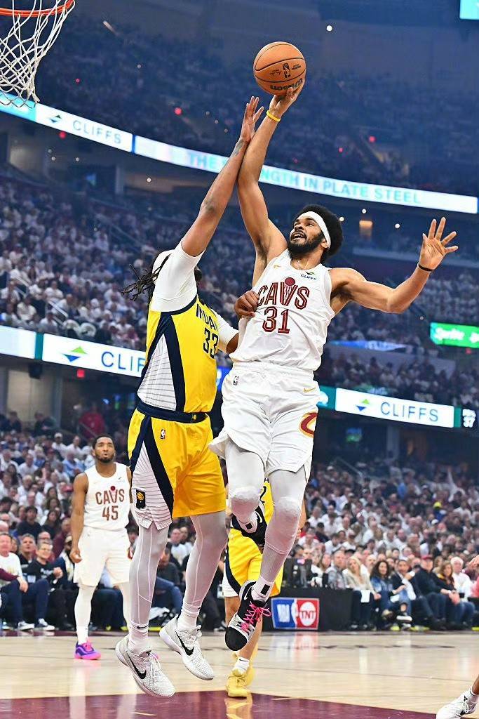 NBA季后赛首轮惊现大冷门，老牌强队遭逆转